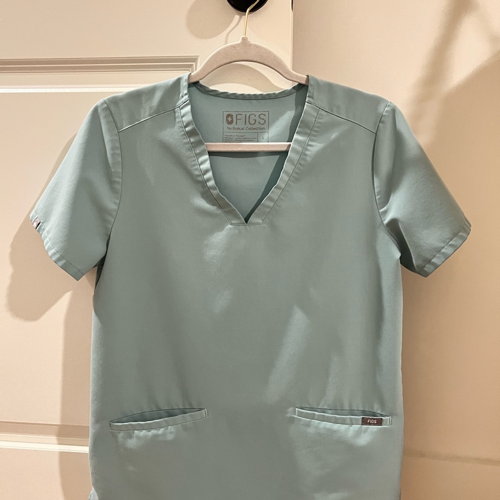 Figs Women's Light Seaglass/seafoam V-Neck Scrub Top